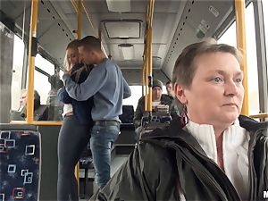 Lindsey Olsen nails her man on a public bus